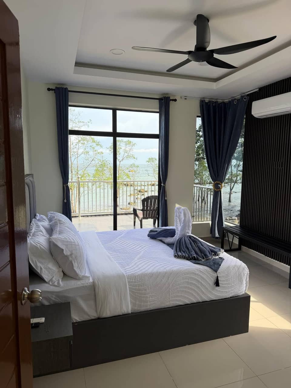 King bedroom with South China Sea view in the Deluxe Oceanfront Villa